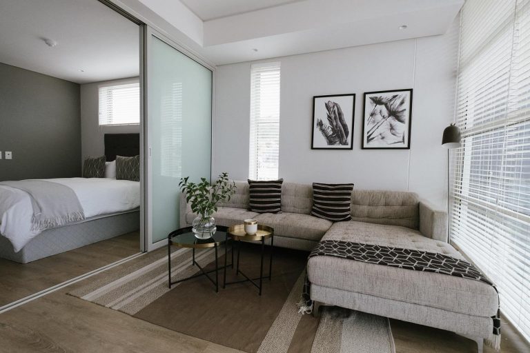 Short stay accommodatie voor stagiairs en minors in Amsterdam met modern ingerichte studio en keuken